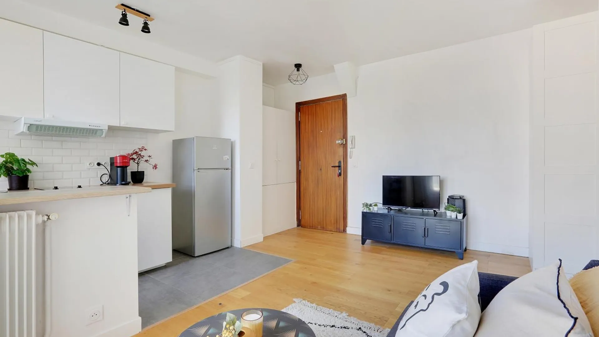 Nice Flat Folies Bergeres - Bail Mobilite - Imhost Paris 0*,  France